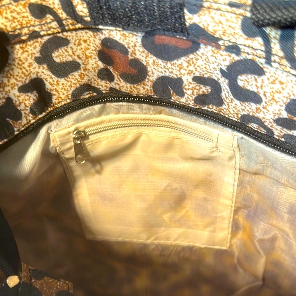 Chic Leopard Print Tote Zipper Closures with Change Purse - Picture 3 of 5